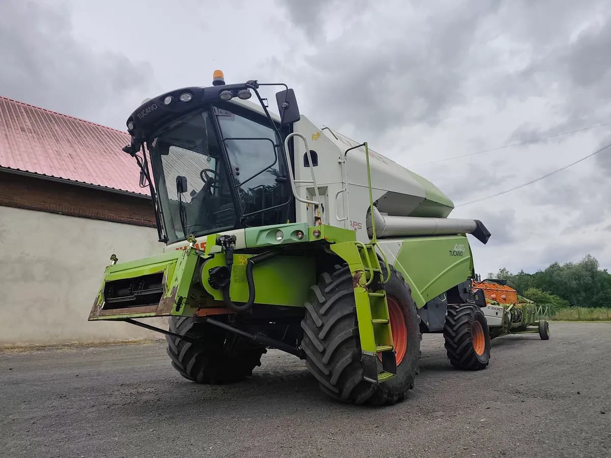Claas Tucano 440